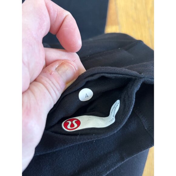 Lululemon size 4 Black Cropped Yoga Pants High-Waisted Design Womens - Picture 7 of 8